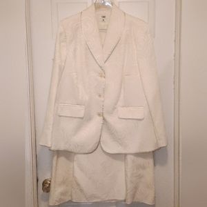 Women's 2pc Suit with Jacket and Skirt.